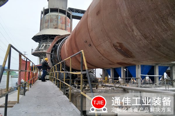 石灰回转窑设备筒体不上下串动正常吗?